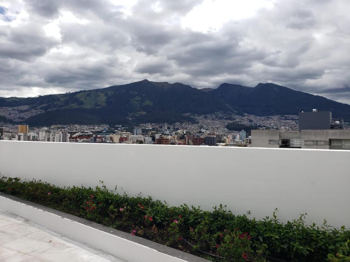 Hermoso Departamento, Centrico Y Tranquilo Quito Exterior foto